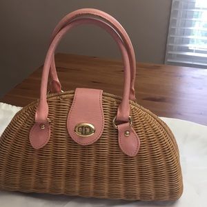 Small wicker hand bag.